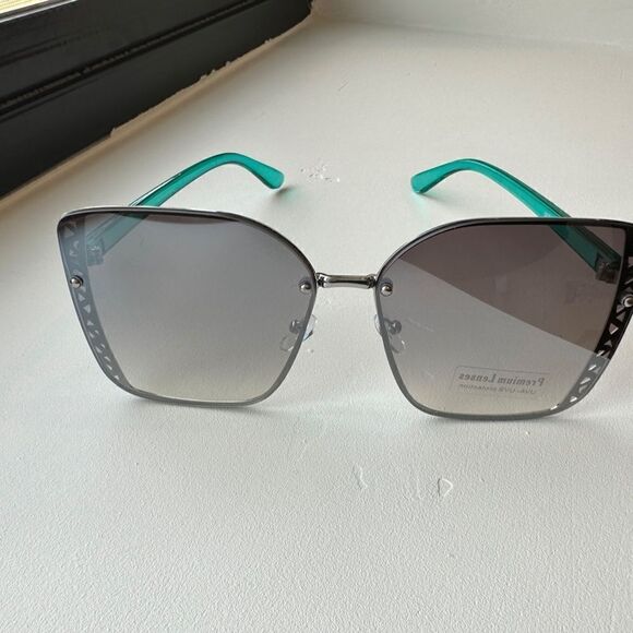 New Fashion Sunglasses Large Frames, Light Weight, Mixed Metal - Picture 4 of 6